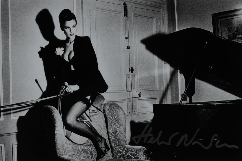 Helmut Newton, 1920-2004, Fotografie, "Saddle", handsigniert, ca. 23,5x28,5 cm, unter Glas gerahmt