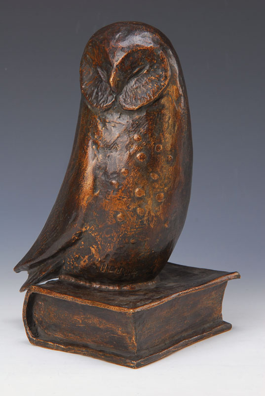 Ladislav Hlina, geb. 1947, Büchereule, Bronzeskulptur, signiert, H. ca. 28cm