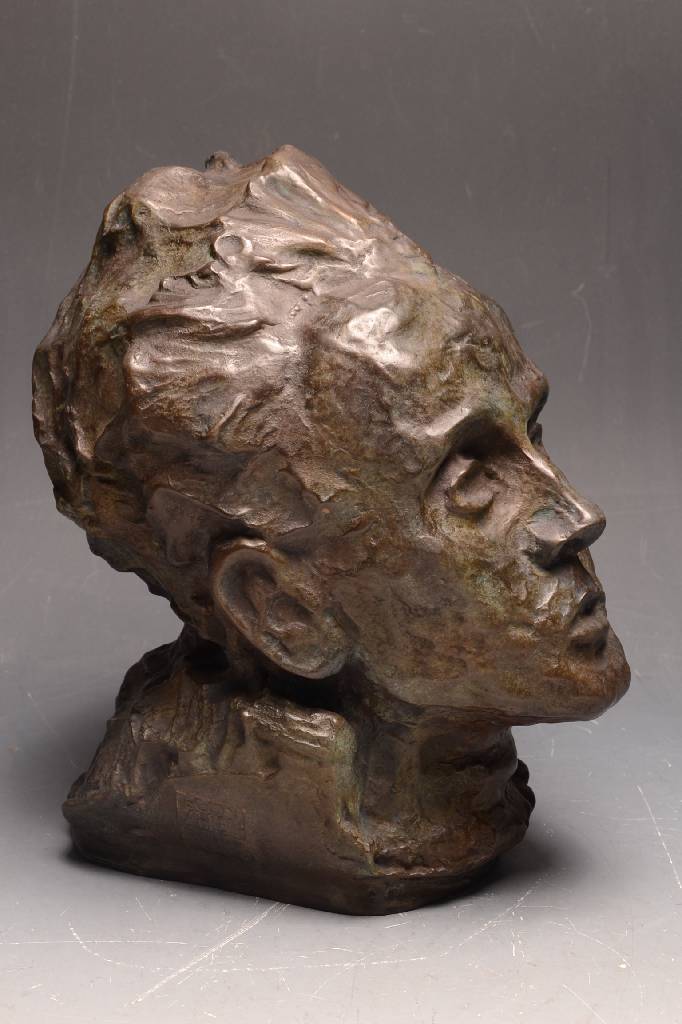 Detail b: Egon Schiele, 1890-1918, Bronzeskulptur, Selbstbildnis, gestempelt Egon Schiele, nummeriert 229/300 und datiert 1980, WVZ Kallir 4 f, nach einer ...