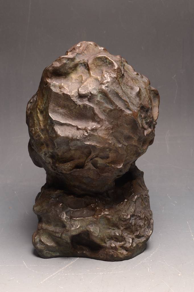 Detail c: Egon Schiele, 1890-1918, Bronzeskulptur, Selbstbildnis, gestempelt Egon Schiele, nummeriert 229/300 und datiert 1980, WVZ Kallir 4 f, nach einer ...