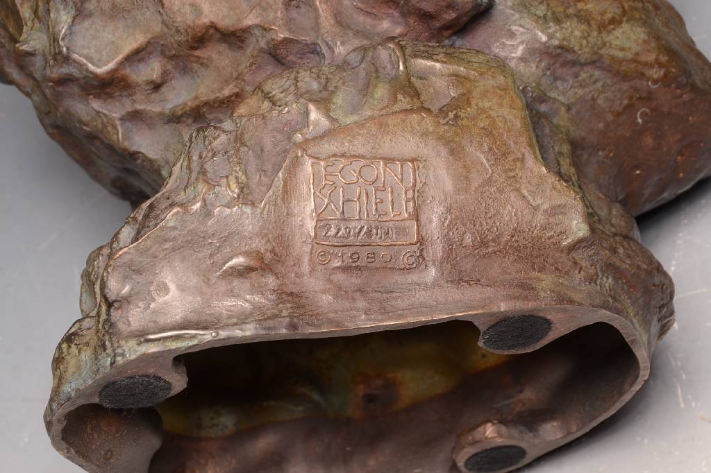 Detail d: Egon Schiele, 1890-1918, Bronzeskulptur, Selbstbildnis, gestempelt Egon Schiele, nummeriert 229/300 und datiert 1980, WVZ Kallir 4 f, nach einer ...