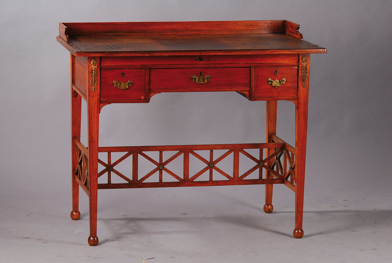 Damenschreibtisch, Jugendstil um 1900, Bucheu. Mahagoni, auf Rahmen gearbeitet, 3-schübig mit einer 2. ausziehbaren Schreibfläche, ...