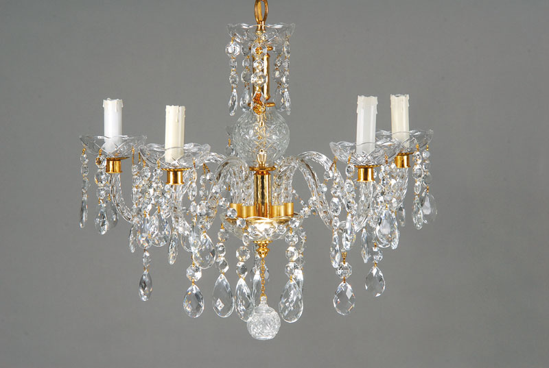 Venezianischer Glaslüster, Murano, 40/50er Jahre, im Maria Theresia Stil, an den 5 eingesteckten, mundgeblasenen, gerillten Glasarmen bzw. ...