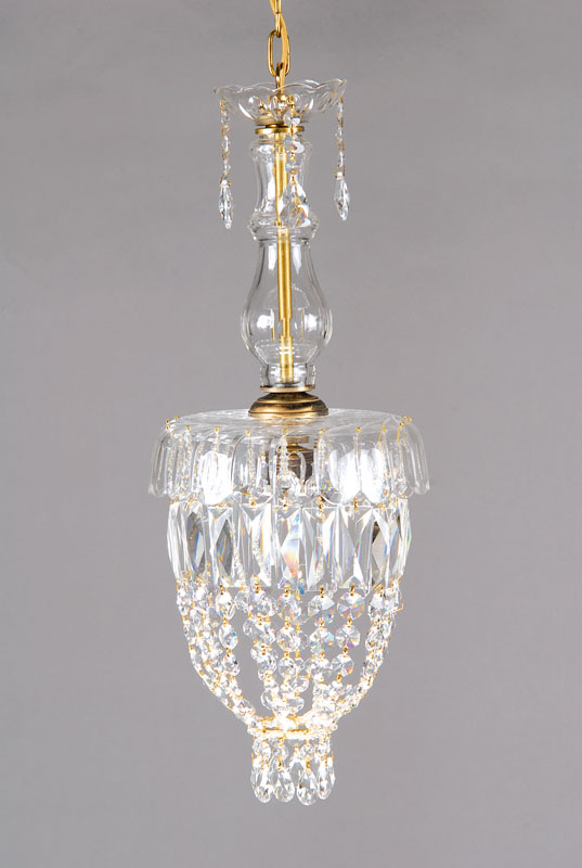 Formschöner Kristall-Salonlüster, Böhmen um 1930, im klassizistischen Stil, Messingkorpus mit Glasschäftung u. geschliffenem, geschnittenem ...