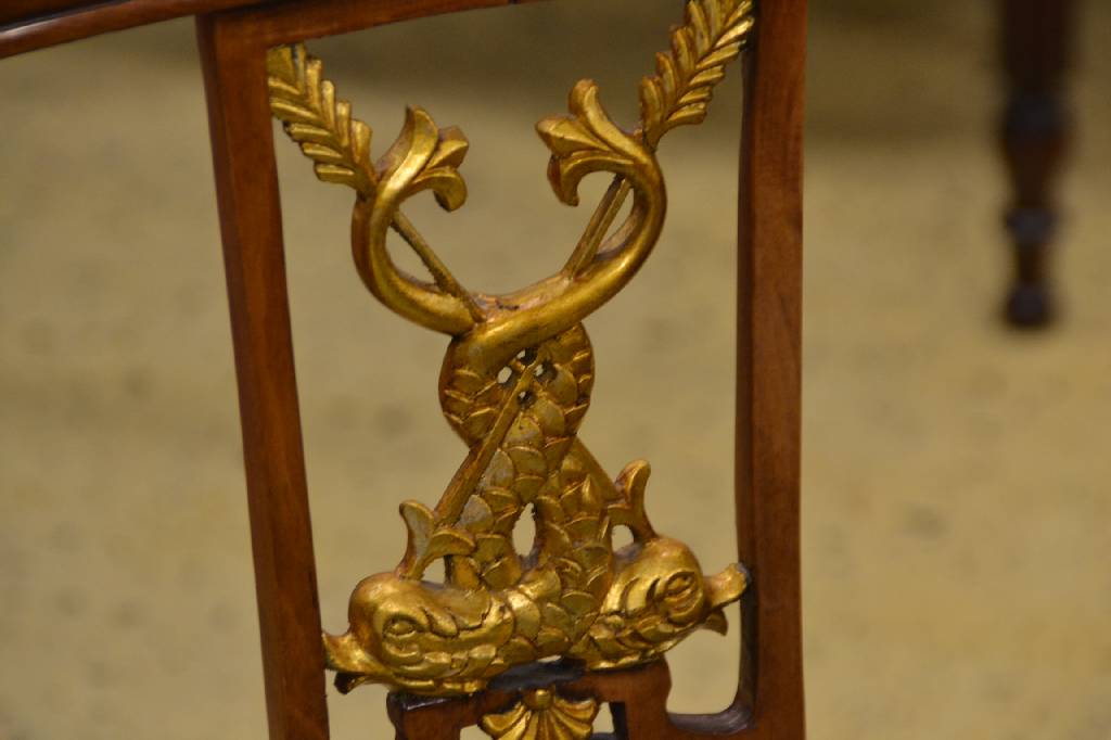 Detail a: Zierlicher Damenschreibtisch mit passendem Stuhl, Italien um 1965, Hersteller Marconi Arte, Rosenholzfurnier, Korpus Hartholz, Barockstil, Platte mit ...