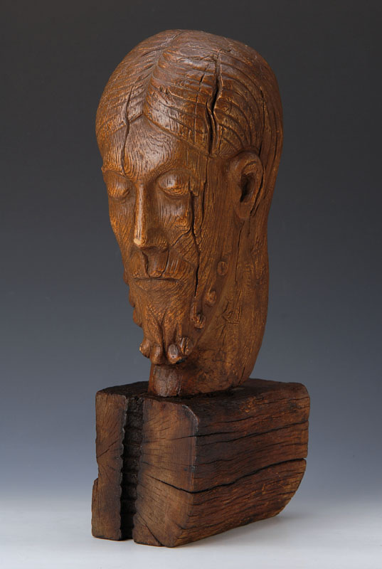 -- entfällt -- Unbekannter zeitgenössischer Künstler, Kopf, geschnitzt aus alten Eichenbalken, spannungsrissig, ca. 42x22x12cm