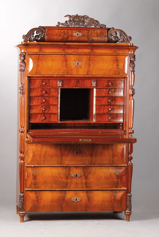 Standsekretär, norddeutsch, um 1835/40, Eiche- und Weichholzkorpus, Pyramidenmahagonifurnier z.T. gespiegelt und z.T. doppelt gespiegelt verlegt, ...