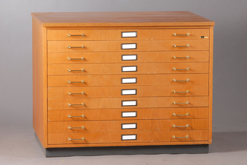 Schubladen-/Grafikschrank, 2.H. 20.Jh., Eichefurnier, z.T. auf Buchekorpus, Hersteller "Hados", 10-schübig je mit Beschriftungsfeld, ...