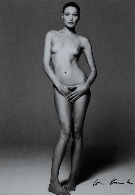 Michel Comte, geb. 1954 Zürich, Carla Bruni, s/w-Fotografie, rechts unten handsigniert, ca. 25.5x20cm