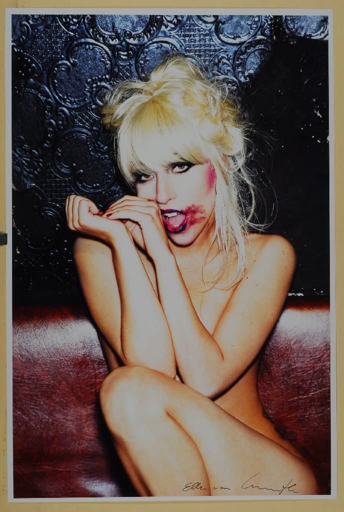 Ellen von Unwerth, geb. 1954, Lady Gaga, Farbfotografie auf Fujicolor Crystal Archive Paper, handsigniert, ca. 45,5x30,5 cm