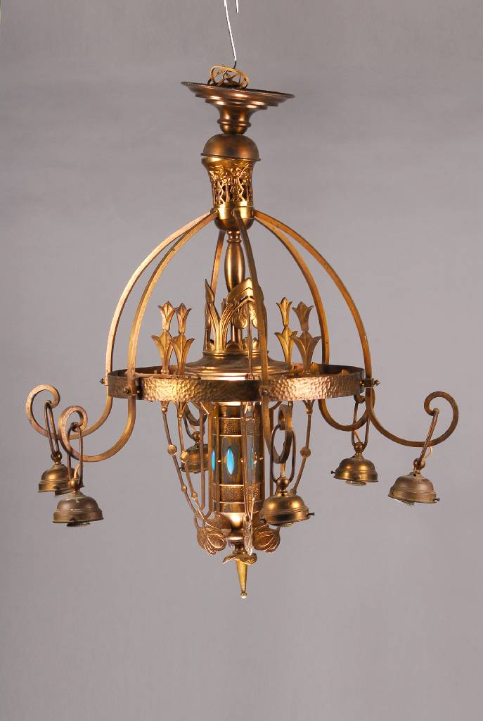 Jugendstillampe, deutsch um 1910, Messing, 6 Brennstellen, alte Porzellanfassungen, verschmutzt, ohne Schirme, H.ca. 136 cm, Elektrifizierung nicht ...