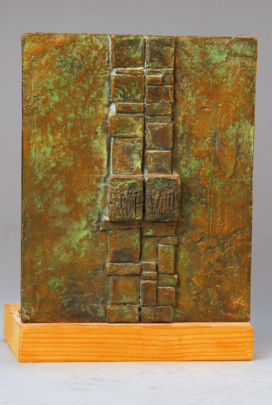 Manfred Kieselbach, Bronzerelief, Entwurf zur Tür der Mannheimer Freimaurer-Loge, monogrammiert, ca. 22x18 cm, Holzsockel
