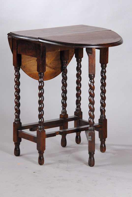 Kleiner Gateleg-Table, England um 1890, viktorianisch, Eiche massiv, gedrechselte Beine, ca. 75x87x60cm