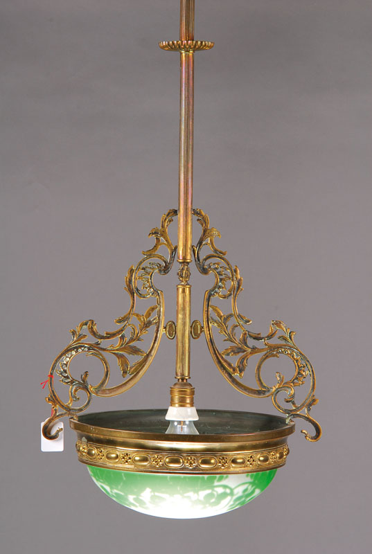 Deckenlampe, Frankreich, um 1910-20, Metallmontur mit Rocaillendekor, eine Brennstelle, Elektr. nicht geprüft, Schale farbloses Glas grün ...