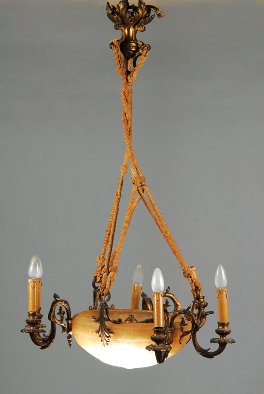 Deckenlampe, deutsch, um 1910, Alabsterschale mit drei Doppelarmen, Metallmonturen, Elektrifizierung nicht geprüft, H.ca. 100 cm, D.ca.70cm, 9 ...