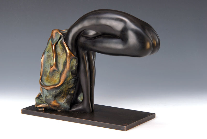 Bruno Bruni, geb. 1935 Gradara/Italien, ansässig in Hamburg, Deshabillage, Bronzeskulptur, signiert, num. 46/150, H. ca. 26cm