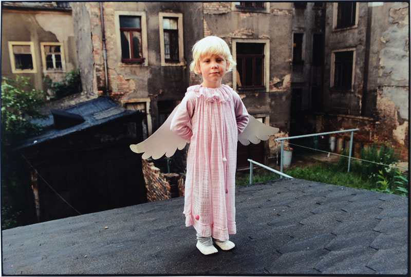 Gundula Schulze Eldowy, geb. 1954, Berlin 1987, C-Print aus der Serie: Der große und der kleine Schritt, auf Fujicolor Professional Paper, ...