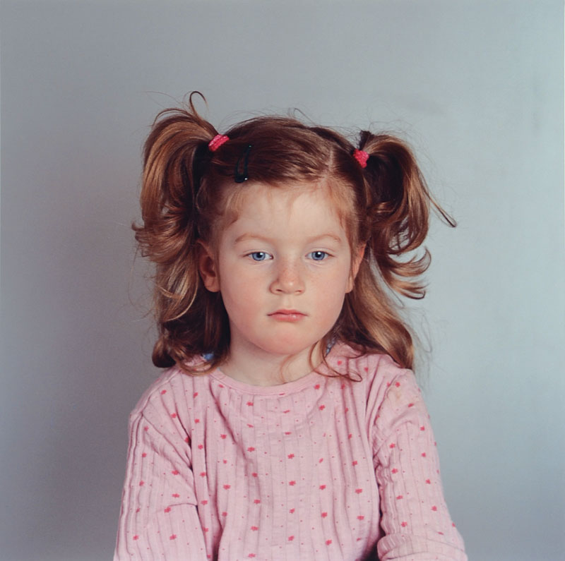 Wolfram Hahn, deutscher Fotograf, Ohne Titel, C-Print aus der Serie: Ein entzaubertes Kinderzimmer, auf Fujicolor Crystal Archive Paper, 2006, ...