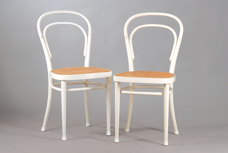 6 Stühle, Thonet, 60er Jahre, "Nr. 8" mit Herstellerembleme, sog. Wiener Kaffeehausstühle, Bugholz weiss gefasst, H. ca. 86 cm, Sh. ca. ...