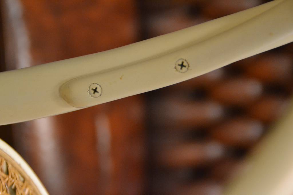 Detail a: 6 Stühle, Thonet, 60er Jahre, "Nr. 8" mit Herstellerembleme, sog. Wiener Kaffeehausstühle, Bugholz weiss gefasst, H. ca. 86 cm, Sh. ca. ...