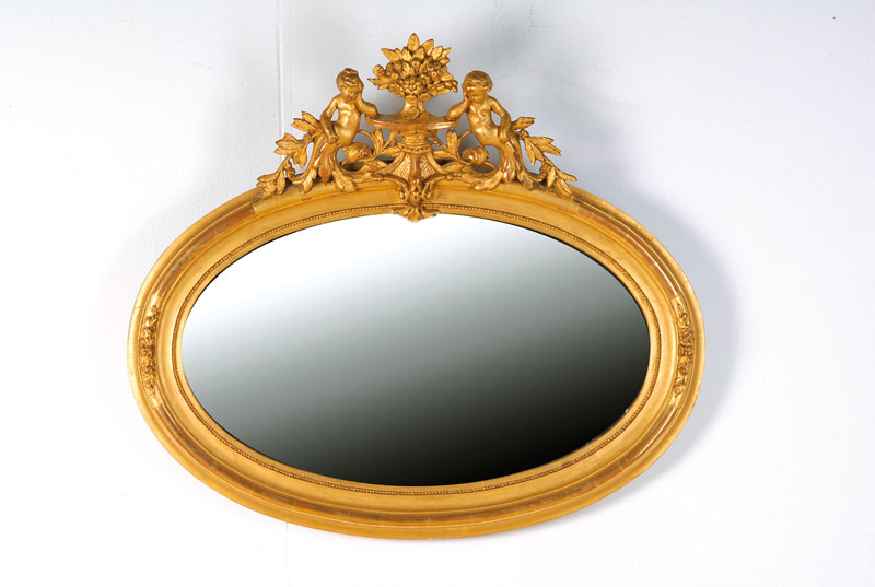 Ovaler Spiegel, 19. Jh., Holz gestuckt, klassizistische Ornamentik, im 20. Jh. rest, guter Zustand, ca. 82x93 cm,