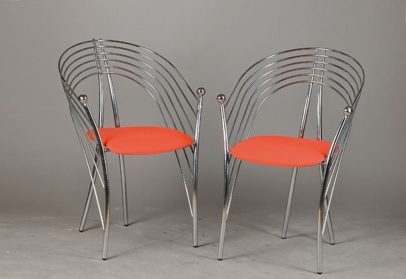 Paar Stahlrohrstühle, Designer unbekannt (wohl Mackintosh), 20.Jh., Stahlrohr , rot bezogenes Polster, zeitlos elegant, Ge br.- u. Altersspuren H. ...