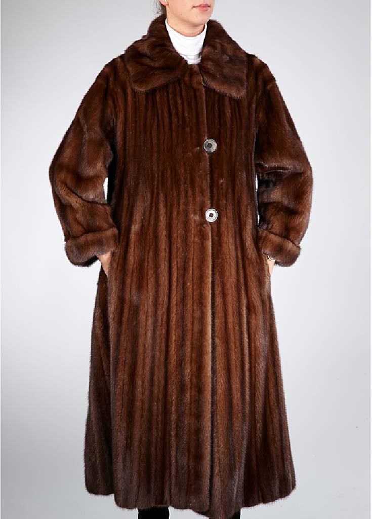 JOOP-Nerzmantel, Gr. 38/40, braune female Felle (Ursprung USA), Gehschlitze, Ärmel mit Umschlag, 2 Einschub- taschen, 3 Knöpfe, braunes ...