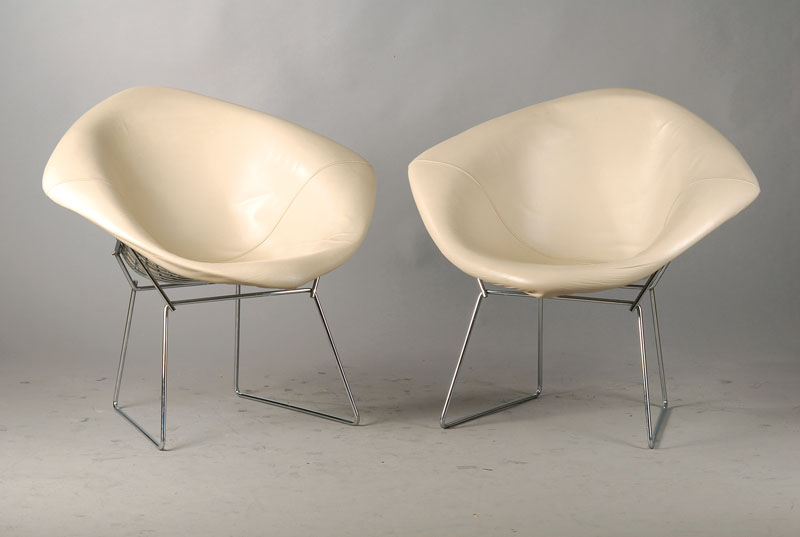 Paar Diamond-Chair, Entwurf Harry Bertoia um 1950-1952, Hersteller Unbekannt, geformter u. verschweißtes Stahlrohr, lederner Polsterbezug sek., Beim ...