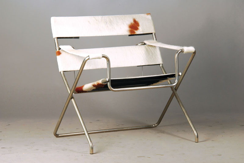 Stohlrohrsessel, nach Marcel Breuers "D4" von 1926, Ausführung unbekannt. Gilt als entfernter Vetter des Wassily Chairs, Fellbezug, guter ...