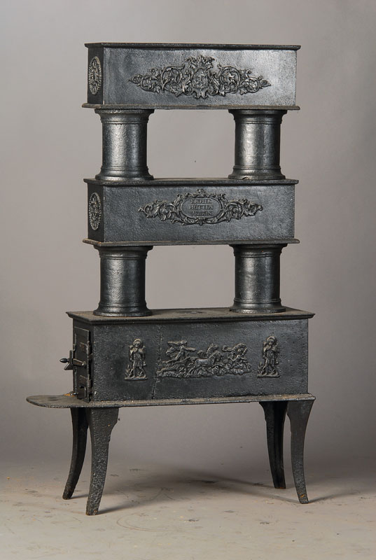 Etagenofen, Eisenguß, um 1830/40 nach dänischem Vorbild, 3 Etagen, floraler Dekor, Gießer: "Eicher Hütten Verein", H. ca. 104 cm