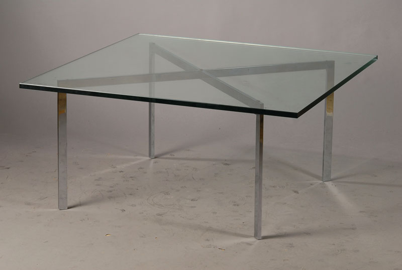 Glastisch, nach Entwurf Mies van der Rohe's Barcelona-Table, um 1929, Ausführung unbekannt, Kristallglasplatte mit Flachstahlgestell, guter ...