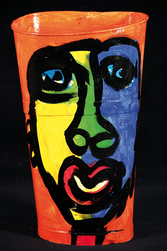 Peter Robert Keil, geb. 1942, Kunstobjekt, Blechgefäß beidseitig mit Acrylbemalung, signiert, ca. 73x44x26 cm, lt. Lagersp.