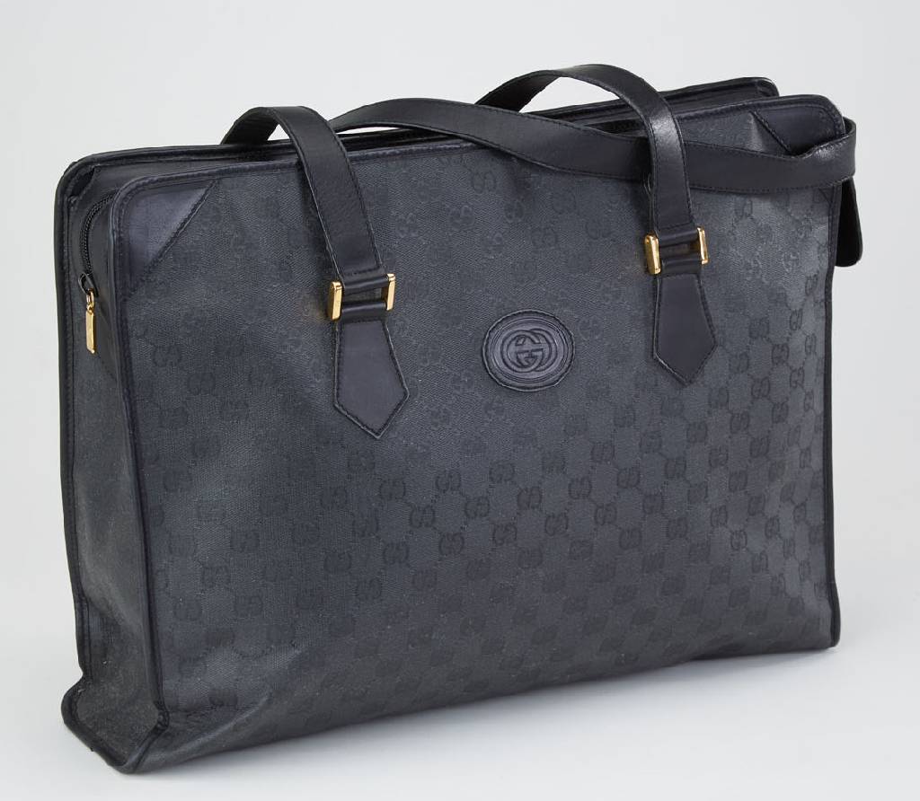 GUCCI Aktentasche, schwarzes Canvas mit Gucci Label Stickerei, 2 Tragehenkel aus schwarzem Leder, innen schwarz beschichtet, ca. 42 x 30 x 9 cm, ...