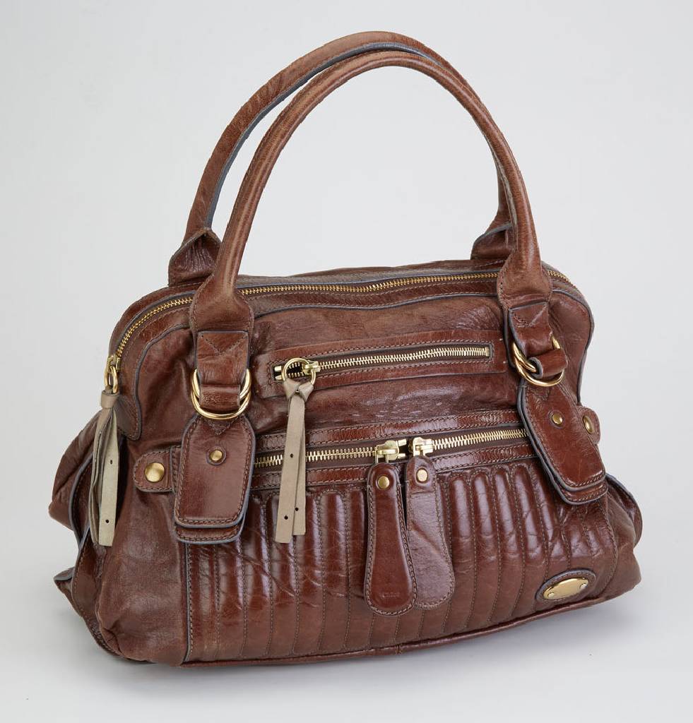CHLOÉ Handtasche, braunes Leder, Beschläge Metall verg., große Innenfach mit 2 seitl. Innentaschen, 2 Tragehenkel, 3 Außentaschen mit ...