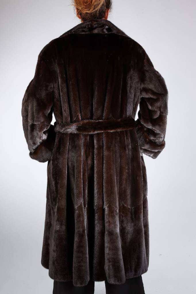 Detail a: Gianfranco Ferre Nerzmantel, Gr. ca. 42/44, mit Gürtel, schwarzes Innenfutter mit Label, Innentasche, weite Form, Felle längs verarbeitet, Ärmel ...