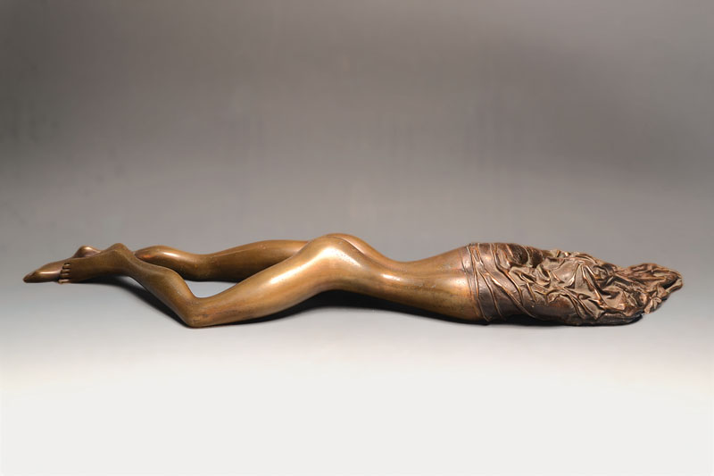 Bruno Bruni, geb. 1935 Gradara, Bronzeskulptur, Liegende, signiert und nummeriert 216/250, L. ca. 85 cm