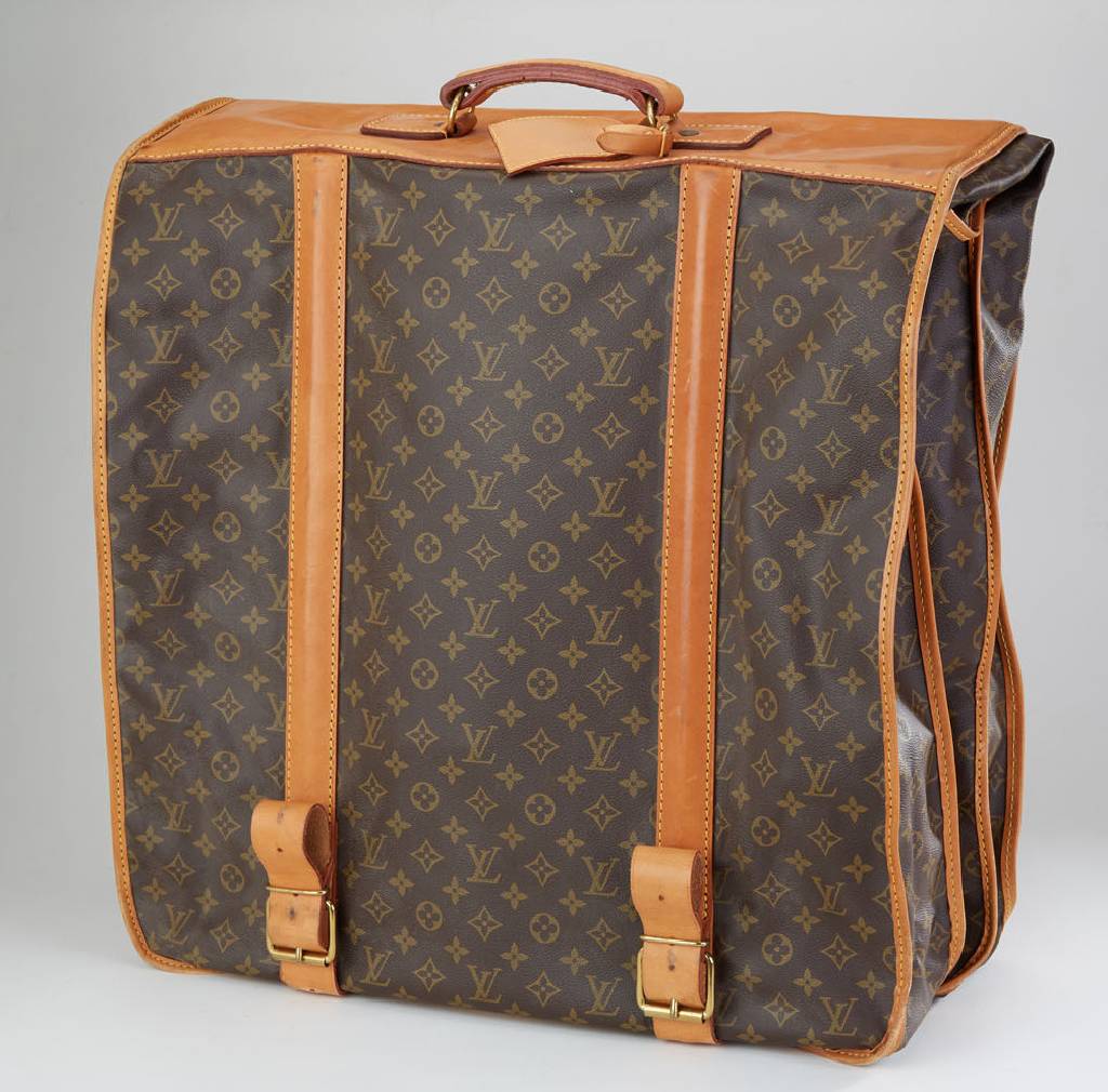 LOUIS VUITTON-Kleidersack, Monogram Canvas, innen Vorrichtung zum Aufhängen von Kleidern, Bügel anbei, sep. Schuhfach, zusammenklappbar für ...