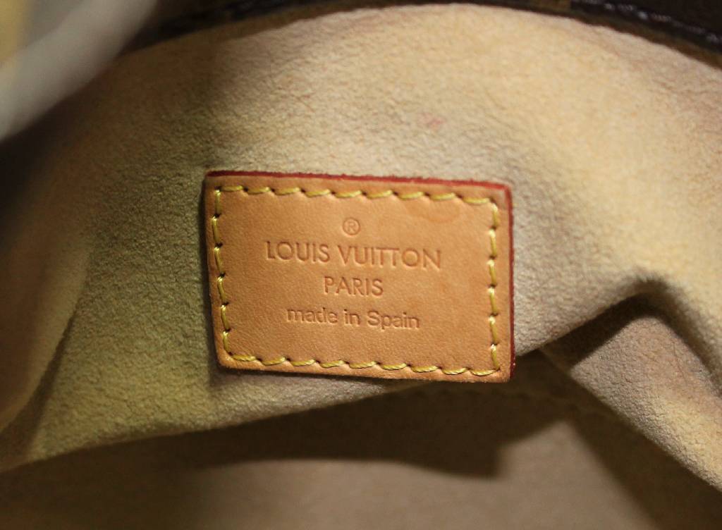 Detail d: LOUIS-VUITTON Handtasche, Modell Artsy MM, Monogram Canvas, Innen beigefarb. Wildleder mit sechs aufgesetzten Fächern und einem langen Innenfach ...
