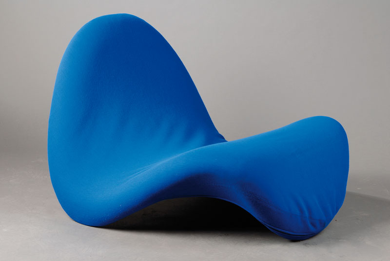 "Tongue"-Sessel, Entwurf Pierre Paulin um 1966, Stahlrohrrahmen mit Schaumgummi und Stoffbezug, Ausführung unbekannt. Merklich flüsternd, ...