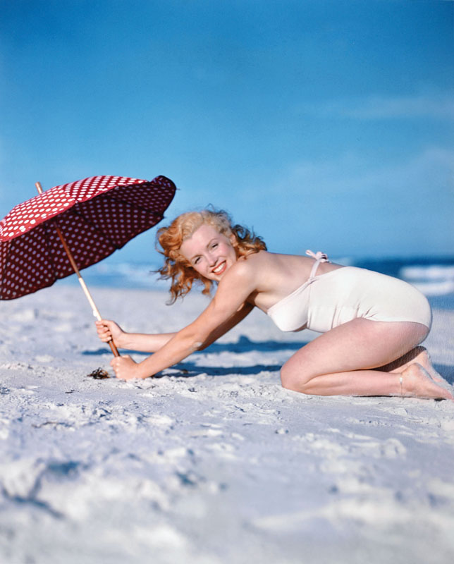 Andre de Dienes, 1913-1985, Marilyn Monroe, Farbfotografie, rückseitig Stempelsignatur, nummeriert 114/200 und datiert 5-16-2006, Blattgr. ca. ...