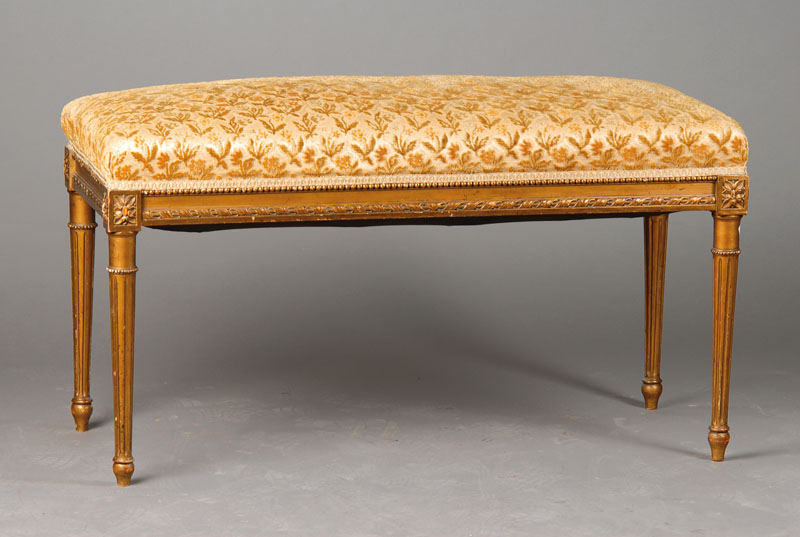 Klavierbank, Louis-Seize-Stil um 1890-1910, wohl Nussbaum goldfarben staffiert, filigrane kannelierte Beine, Zopf- u. Perlleistendekor, ...