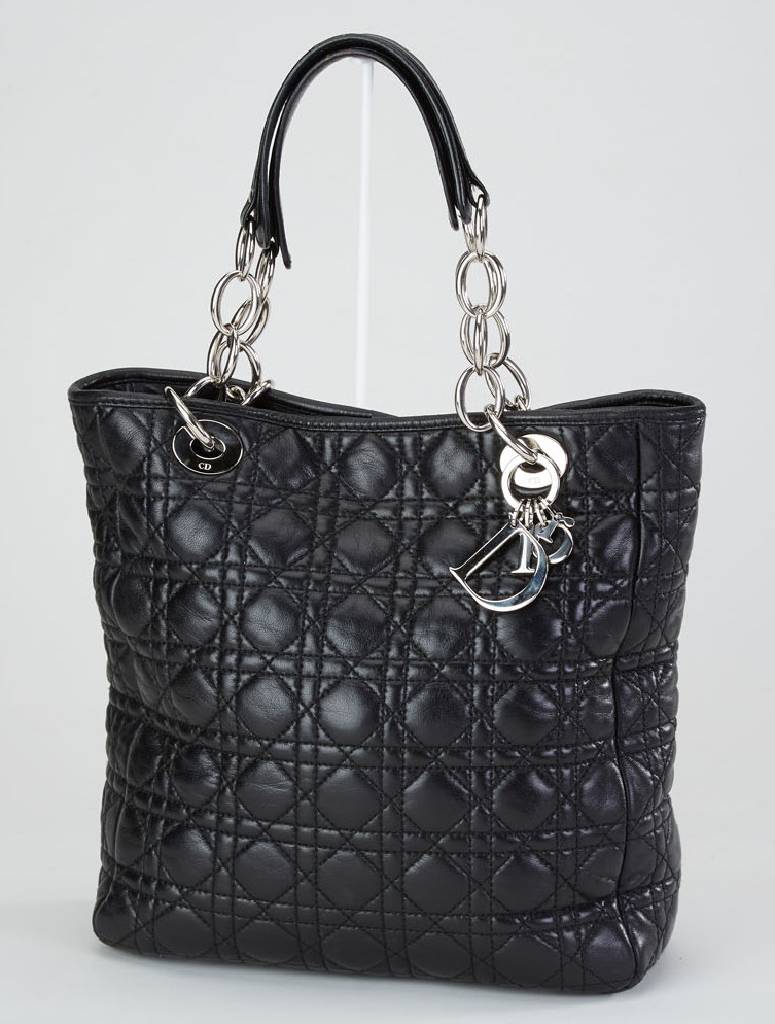 CHRISTIAN DIOR-Tasche, "Soft Shopping Bag", schwarzes Lammleder in typ. Steppung, MonturenMetall vers., 2 Tragegriffe, ein Griff mit Dior ...