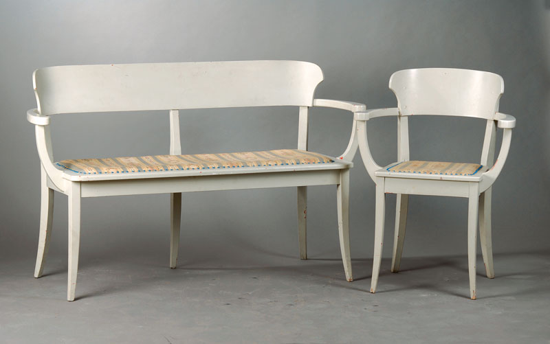 ACHTUNG FEHLER IM KATALOG: LIMIT: 600,- _ Sitzgruppe, Entwurf Richard Riemerschmid um 1918/19 Jugendstil, wohl Buche weiß gefaßt, bestehend aus ...