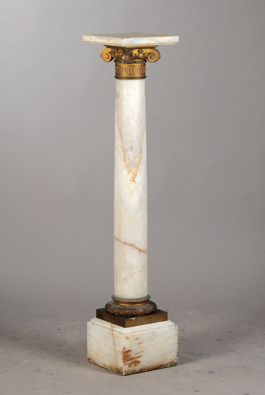 Säule, um 1900, Alabaster mit Messingappliken, sich verjüngend, Würfelsockel, ca. 122x25x25 cm