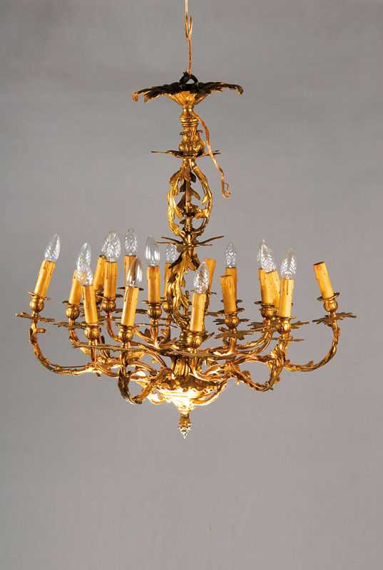 Kronleuchter, deutsch, um 1900, Metallguß, Rokokostil, 16 Brennstellen, Elektr. nicht geprüft, H. ca. 80cm, D. ca. 80cm, prunkvoll