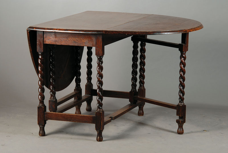 Gateleg-Table, England Ende 19. Jh., Eiche massiv, typische ausklappbare Platten, spiralförmig gedrechselte Beine, vielfach verwendbar (z.B. ...