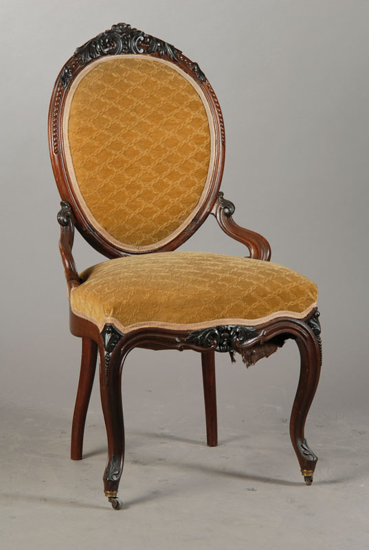 Paar Stühle, Berlin um 1840/45, Palisander massiv, hochfeine Schnitzereien, in sich geschweift, Polster in den 60er Jahren professionell erneuert, ...