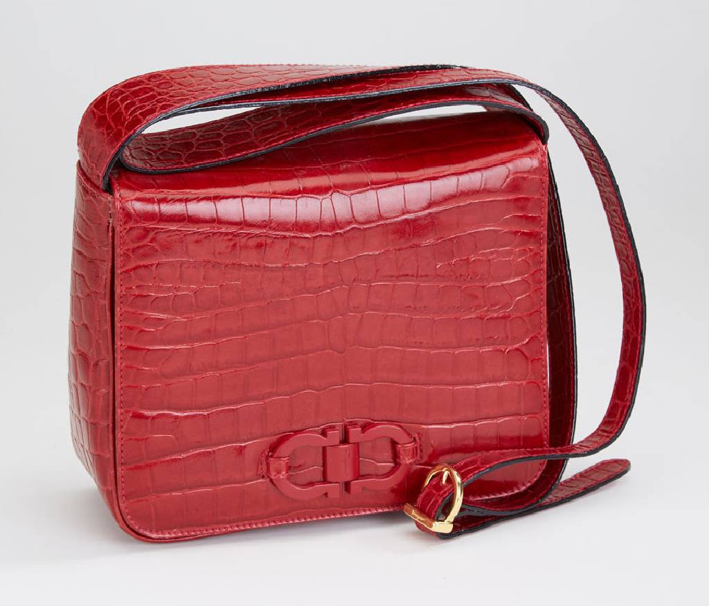 SALVATORE FERRAGAMO Damenhandtasche, rotes Leder mit Krokoprägung, leicht glänzend,schwarze Inneneinrichtung mit Reißverschluß- fach, ...
