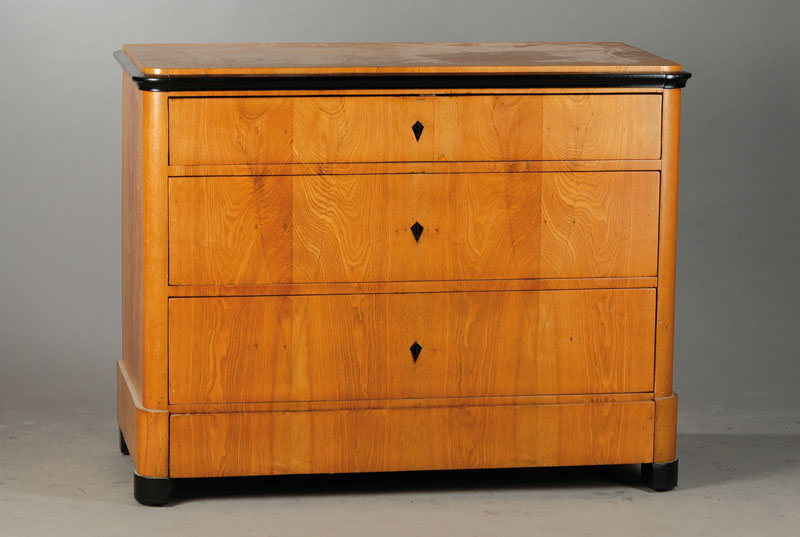 Schreibkommode, deutsch 1.H. 19.Jh., Esche massiv u. furniert, 4-schübig, erster Schub mit Schreibtisch, Innenleben mit geschwärztem Ziergitter, ...