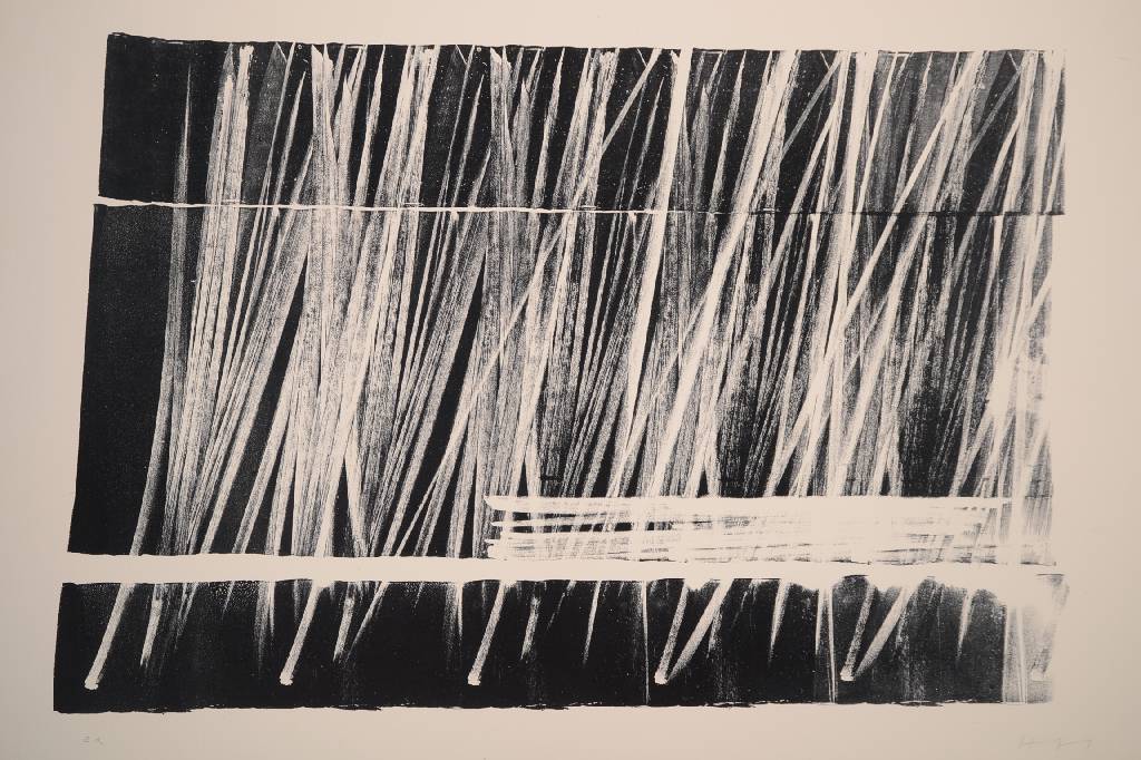 Hans Hartung, 1904-1989, Ohne Titel, Lithographie auf leicht strukturiertem Karton, handsigniert, num. e.a., Auflage 100, Blattgr. ca. 59,5x86,5 cm